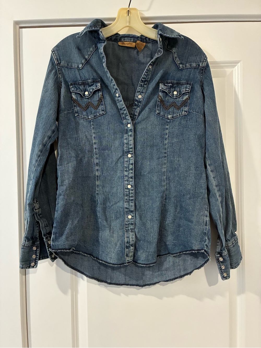 Wrangler Vintage Wash Denim Button-Up Women’s Shirt - Blue small